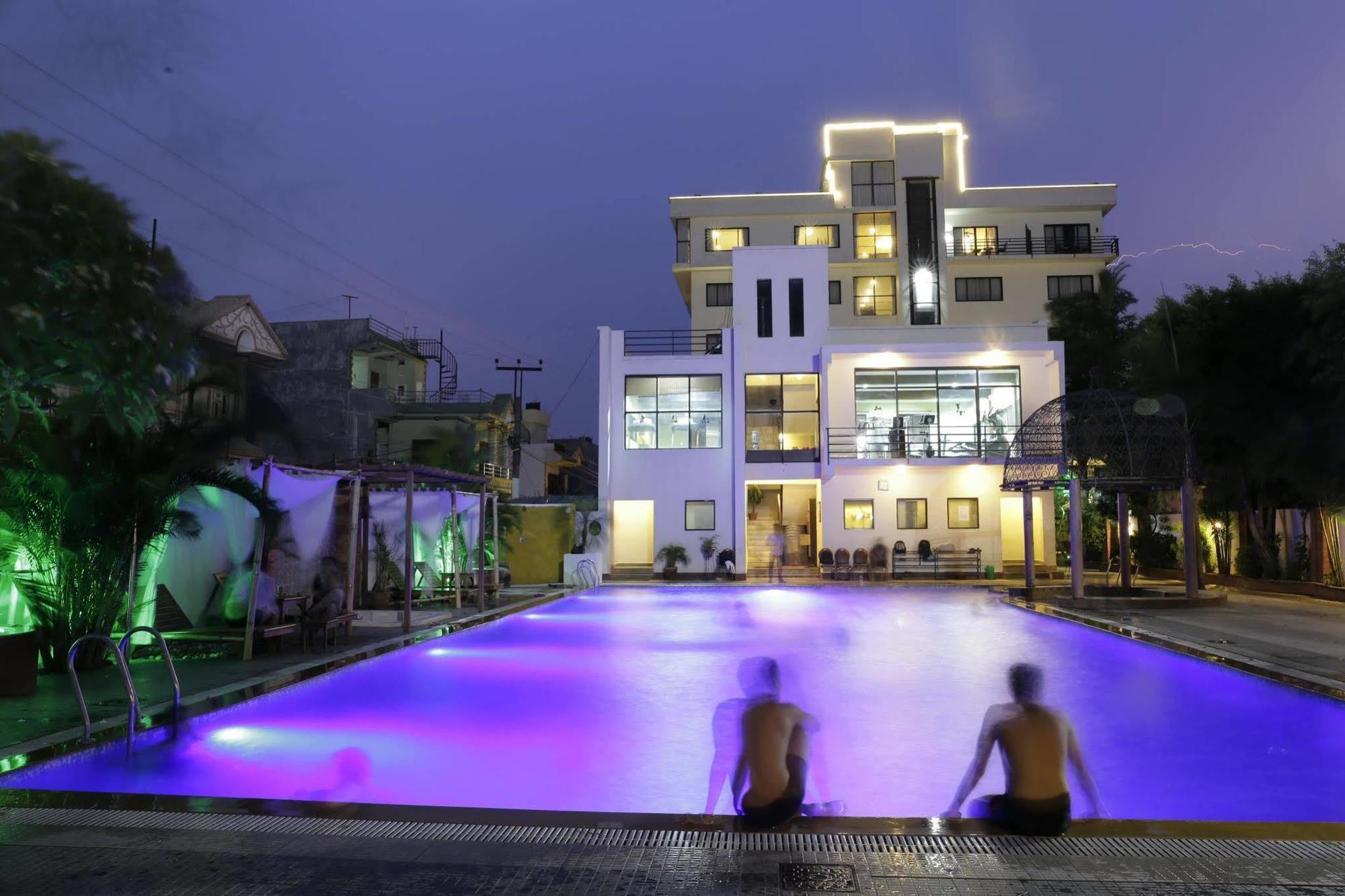 Hotel Club Denovo Butwal Exterior foto